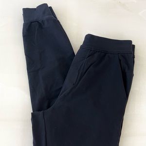 Mens Small Black Lululemon Jogger. Gently used but in excellent condition.